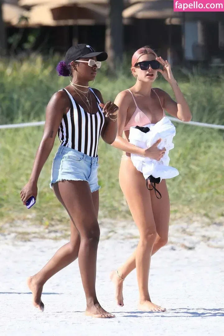 Hailey Bieber Onlyfans Photo Gallery 