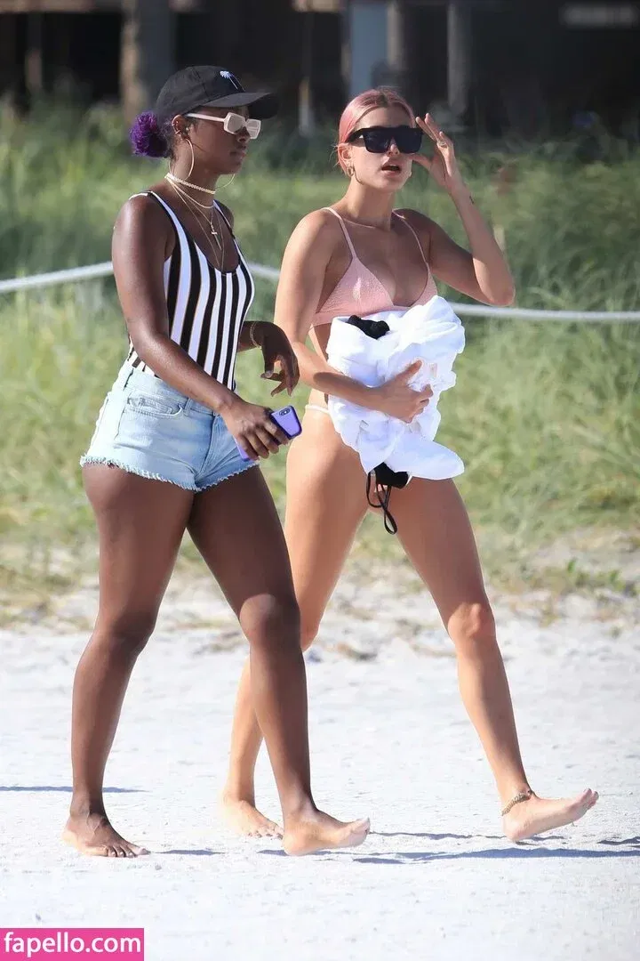 Hailey Bieber Onlyfans Photo Gallery 