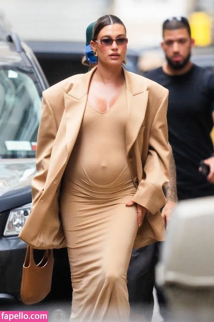 Hailey Bieber Onlyfans Photo Gallery 