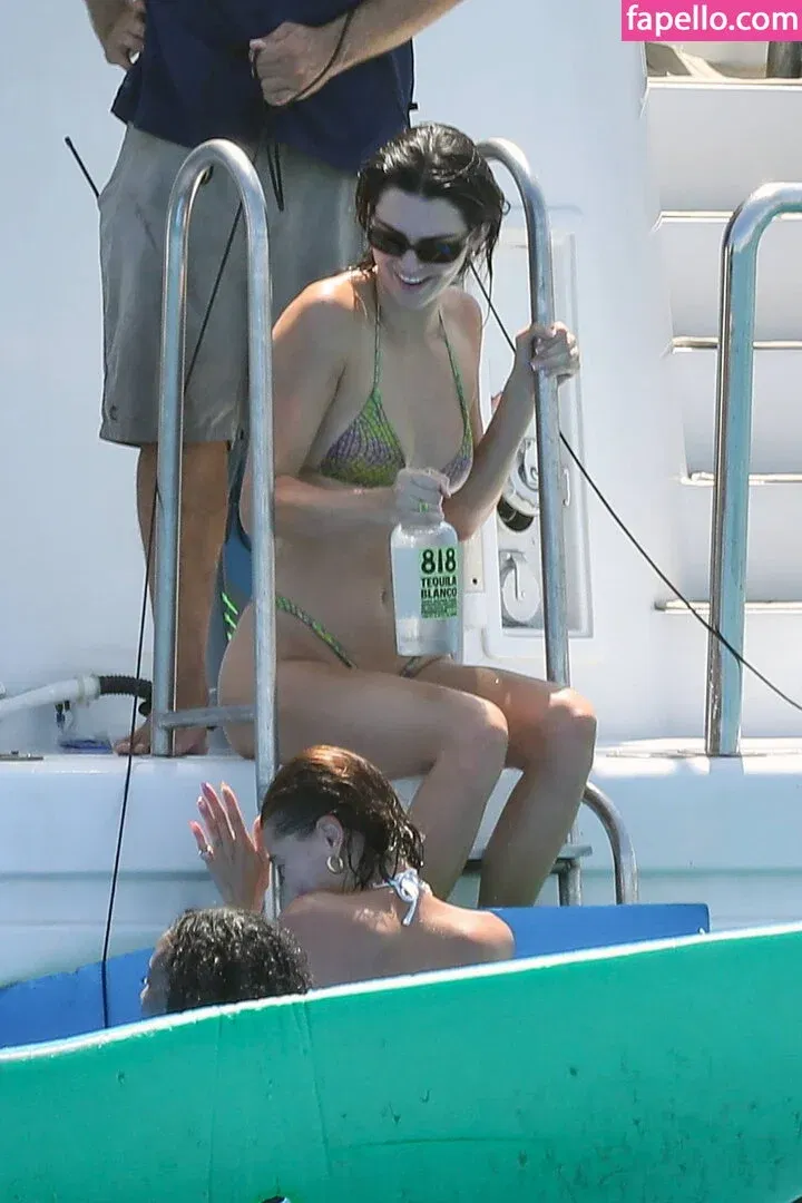 Hailey Bieber Onlyfans Photo Gallery 