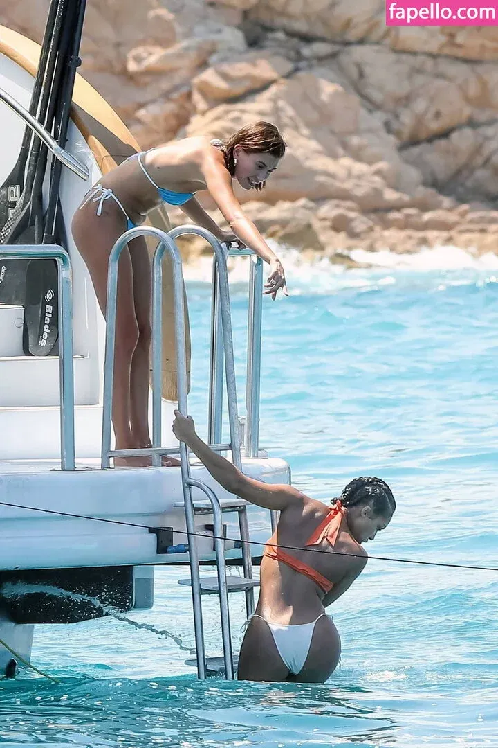 Hailey Bieber Onlyfans Photo Gallery 