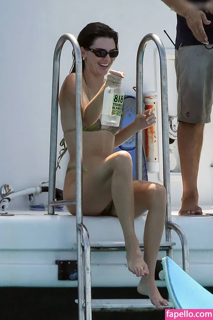 Hailey Bieber Onlyfans Photo Gallery 