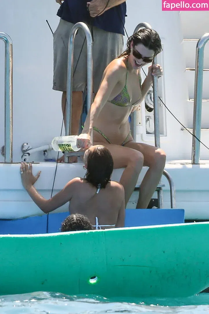 Hailey Bieber Onlyfans Photo Gallery 