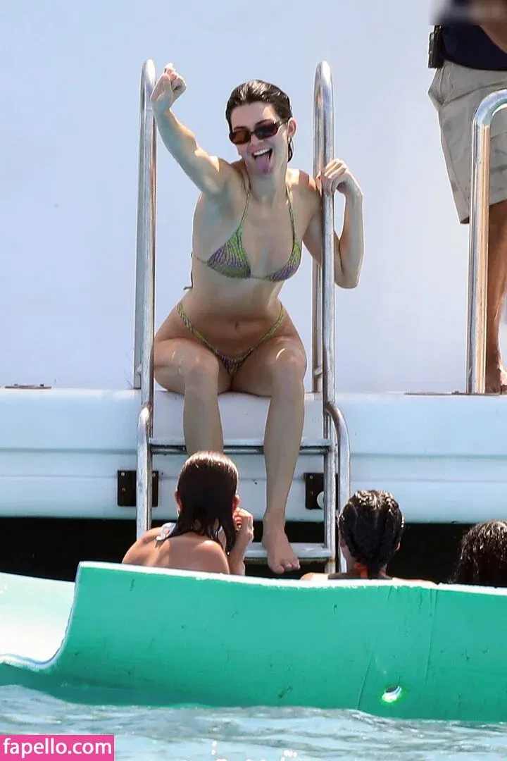 Hailey Bieber Onlyfans Photo Gallery 