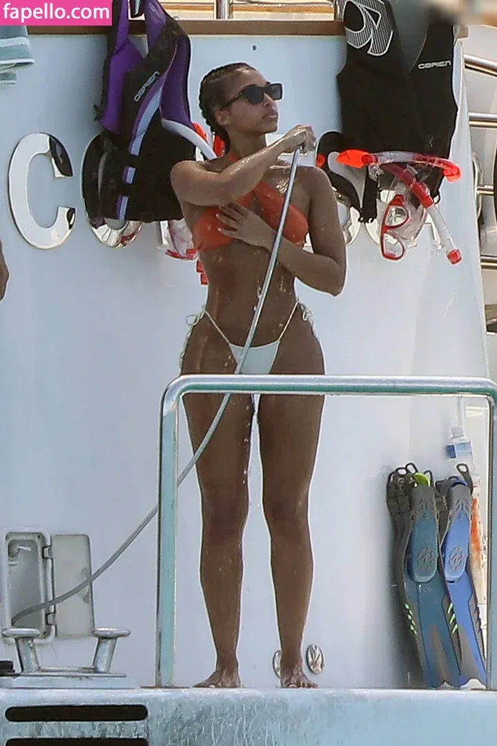 Hailey Bieber Onlyfans Photo Gallery 