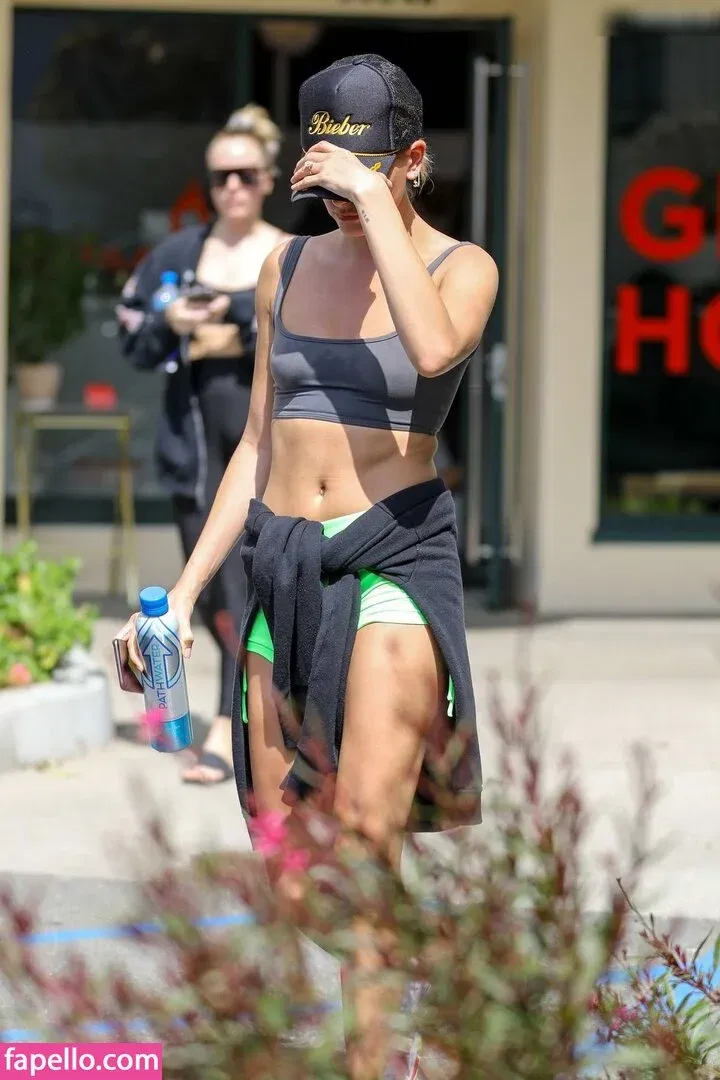 Hailey Bieber Onlyfans Photo Gallery 