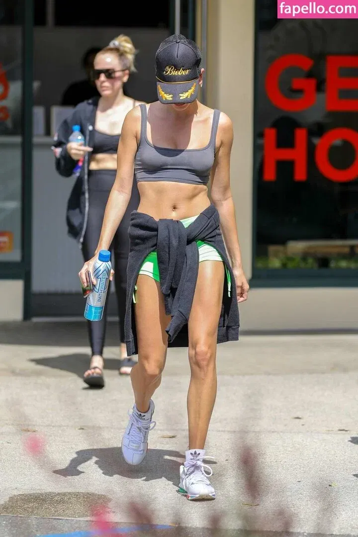 Hailey Bieber Onlyfans Photo Gallery 