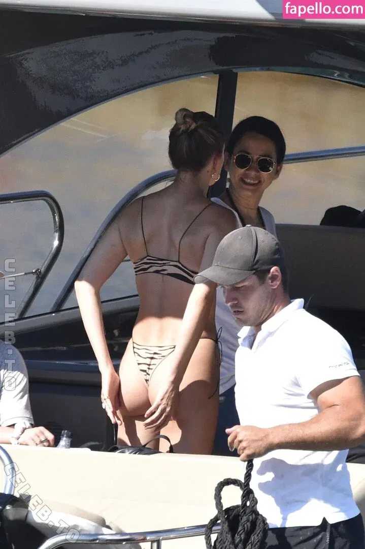 Hailey Bieber Onlyfans Photo Gallery 