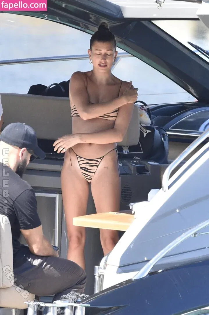Hailey Bieber Onlyfans Photo Gallery 