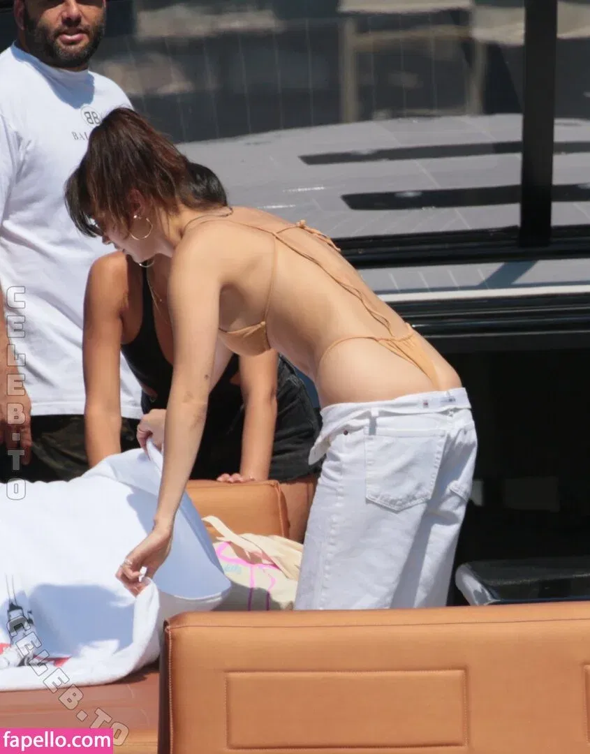 Hailey Bieber Onlyfans Photo Gallery 