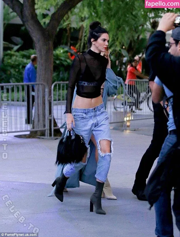 Hailey Bieber Onlyfans Photo Gallery 