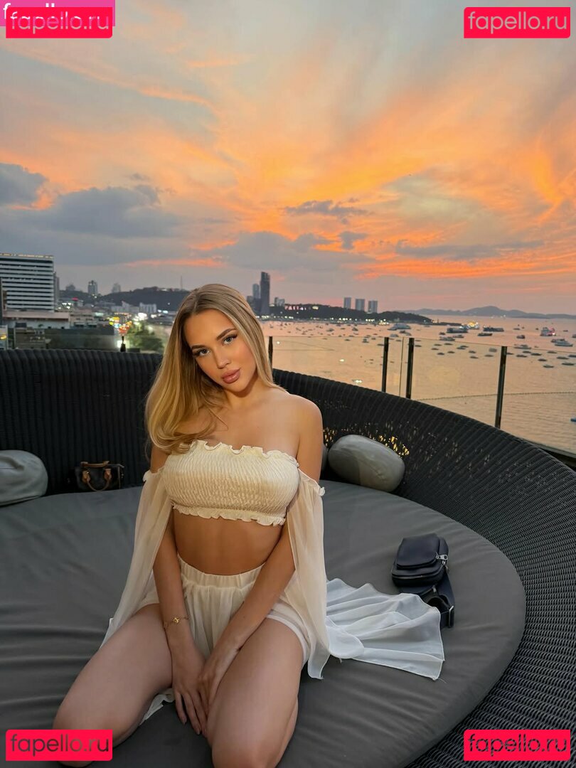 Torma Eszti Nude Onlyfans Photo 13