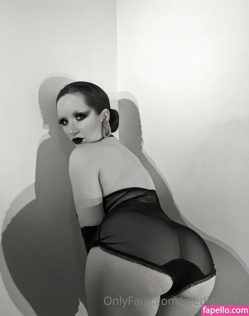 medianoche Onlyfans Photo Gallery 