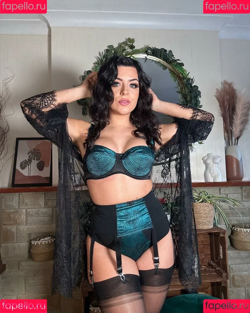 Lily Fiore Onlyfans Photo Gallery 