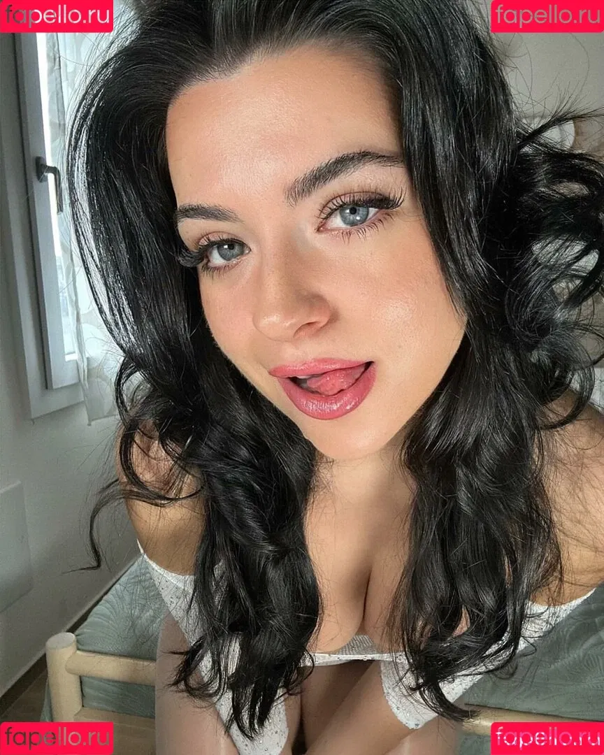 Lily Fiore Onlyfans Photo Gallery 