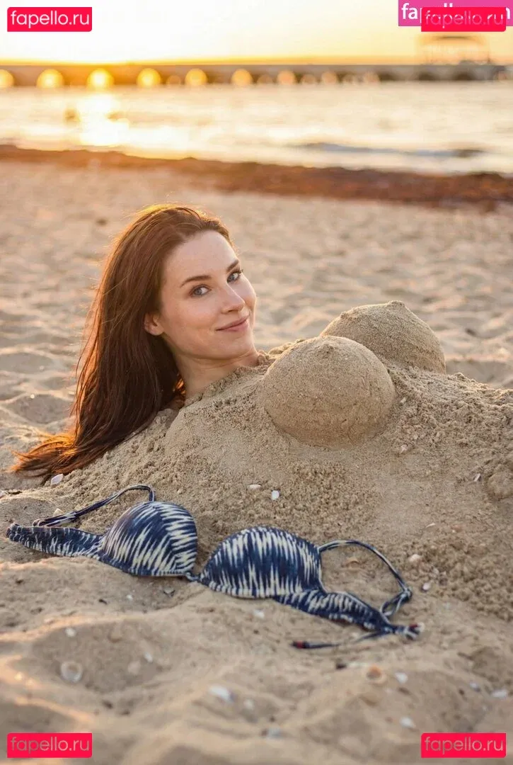 Enji Night Onlyfans Photo Gallery 