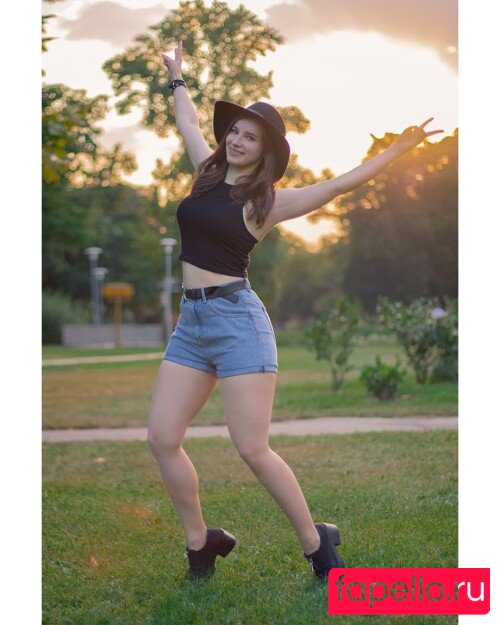 Enji Night Onlyfans Photo Gallery 