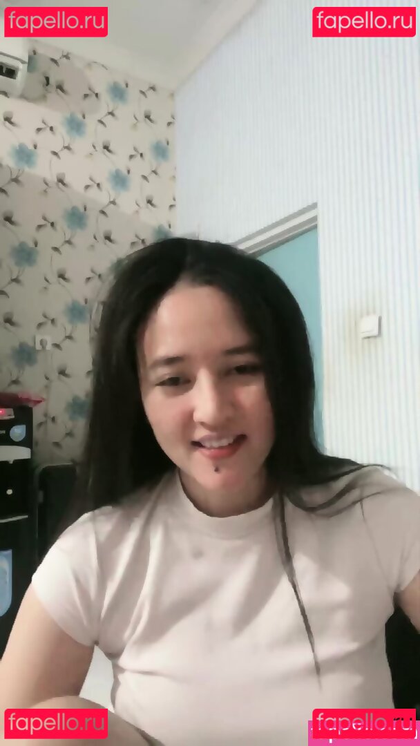 Ochi Berlian Nude Onlyfans Photo 9