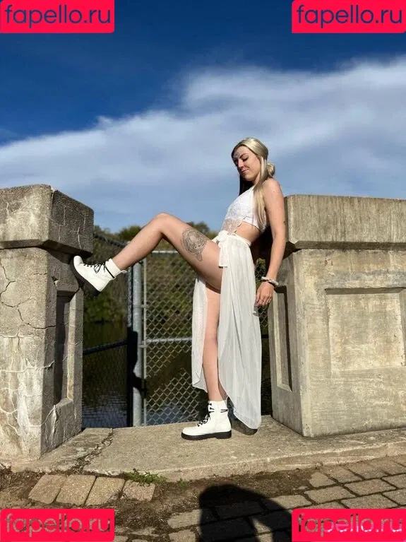 Becca Lynn Onlyfans Photo Gallery 