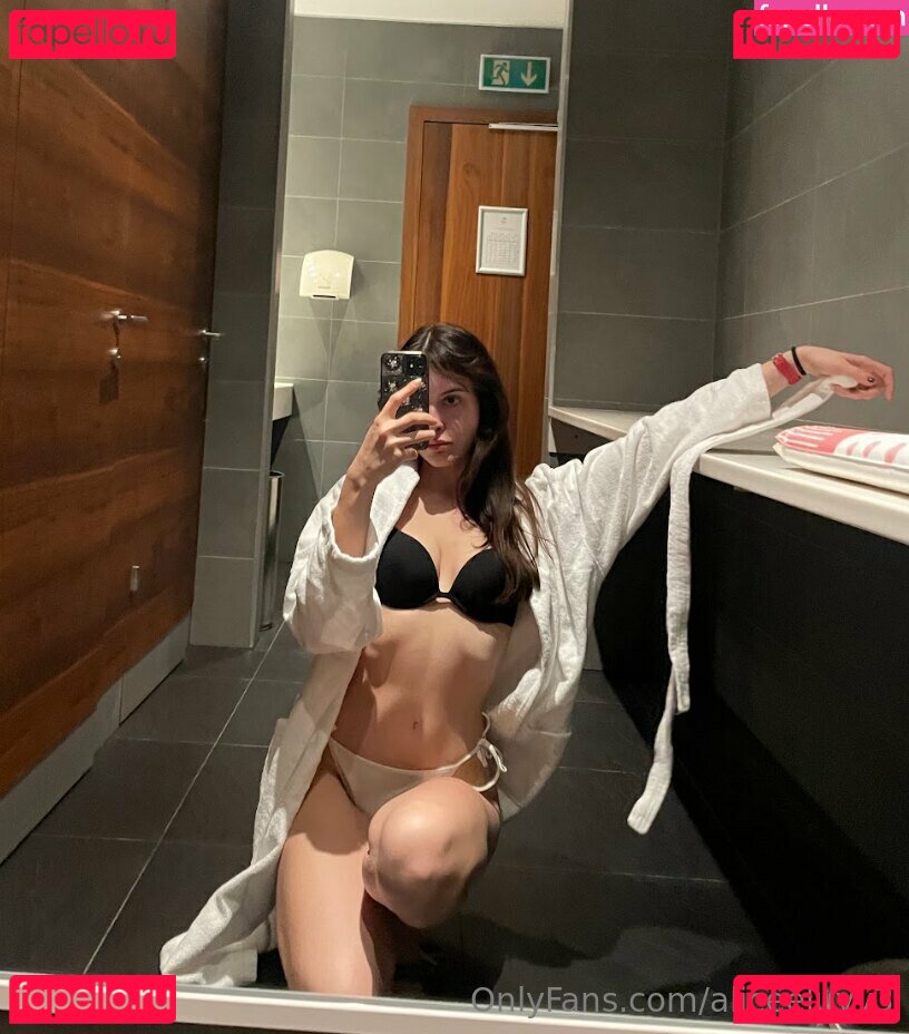 aliceeluvv3 Nude Onlyfans Photo 17