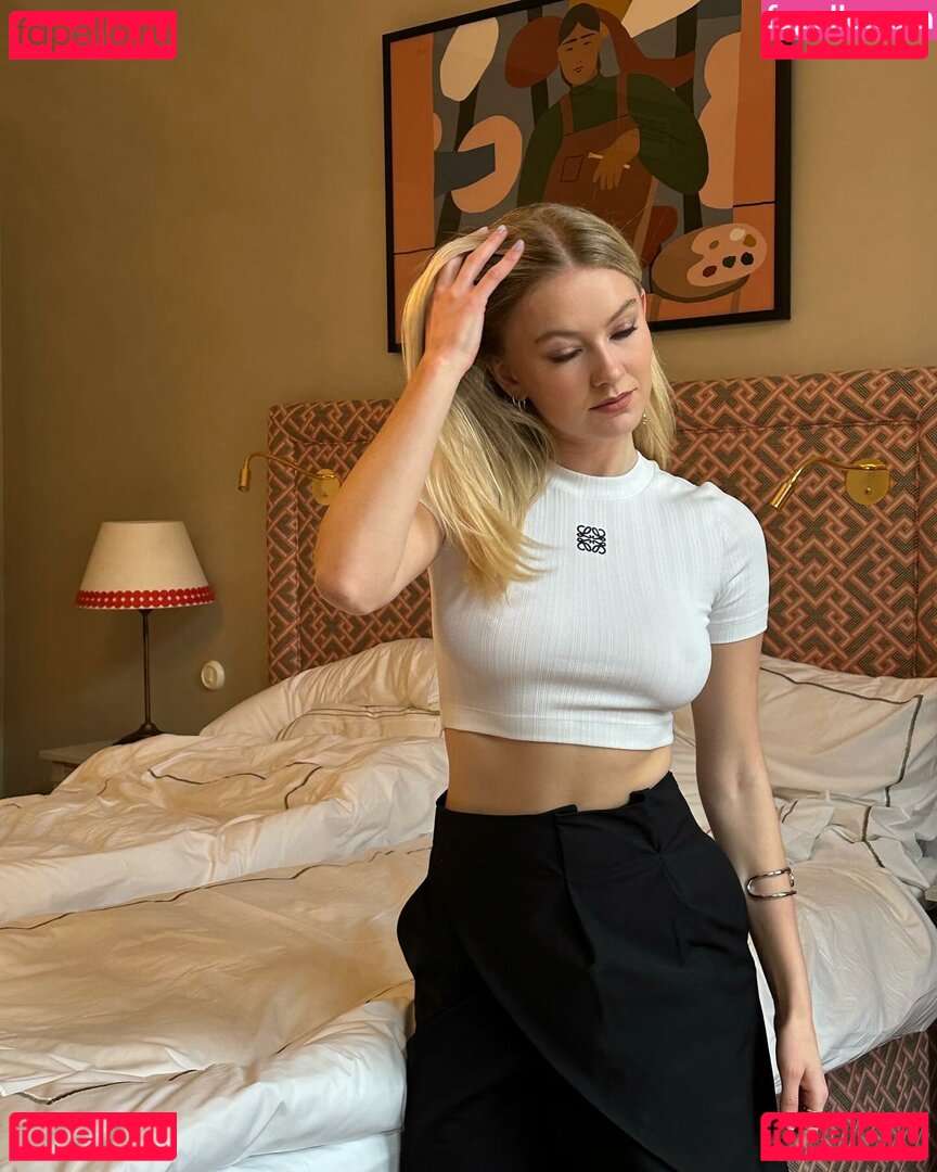 Astrid S Nude Onlyfans Photo 42