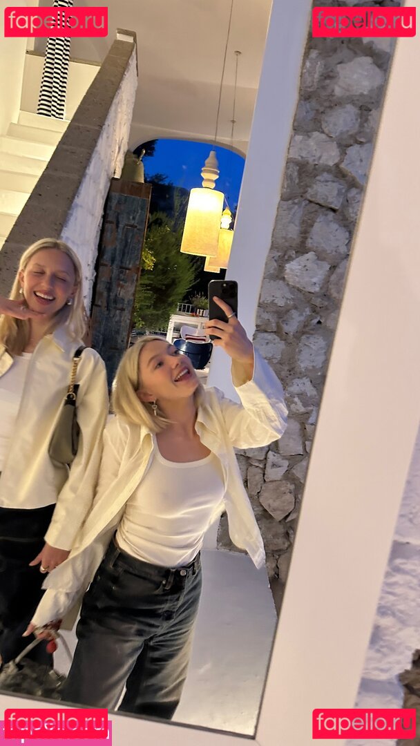 Astrid S Nude Onlyfans Photo 27