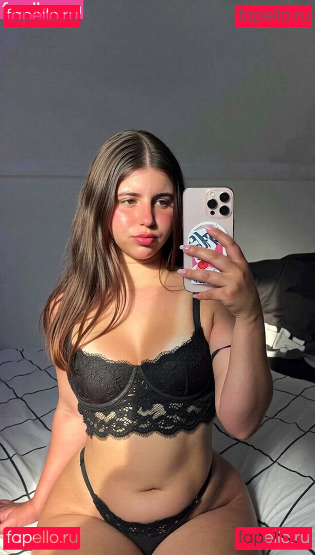 izzygonzalesss Nude Onlyfans Photo 4