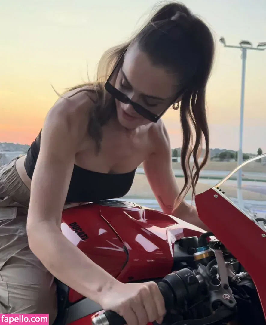 QueenB Onlyfans Photo Gallery 