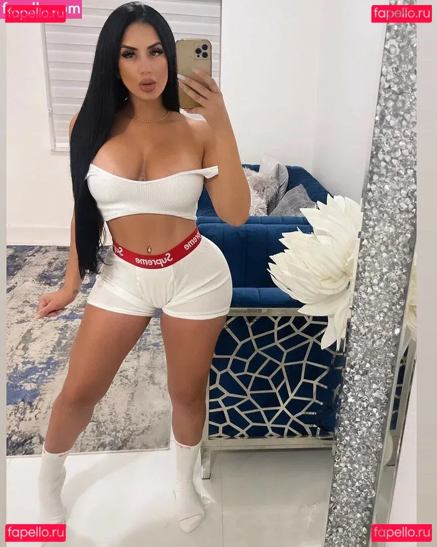 mirabella_00 Onlyfans Photo Gallery 