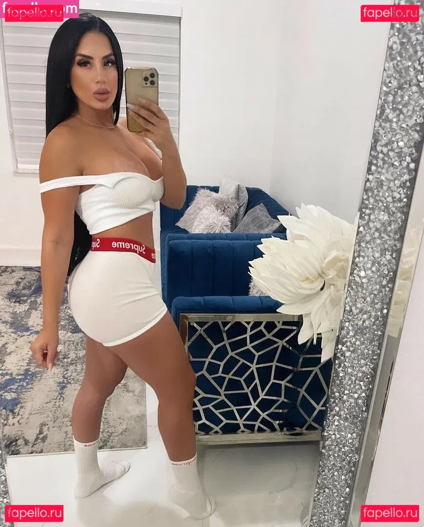 mirabella_00 Onlyfans Photo Gallery 