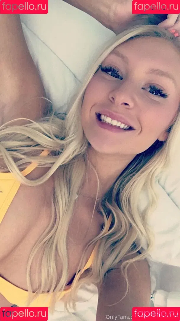 freshmanblondie18 Onlyfans Photo Gallery 