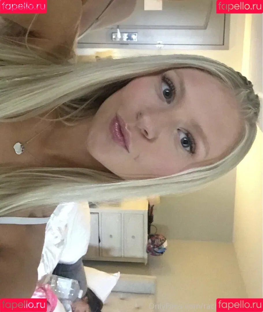 freshmanblondie18 Onlyfans Photo Gallery 