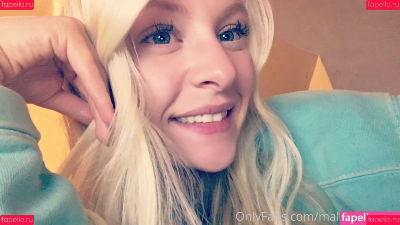 freshmanblondie18 Onlyfans Photo Gallery 