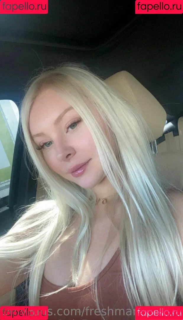 freshmanblondie18 Onlyfans Photo Gallery 