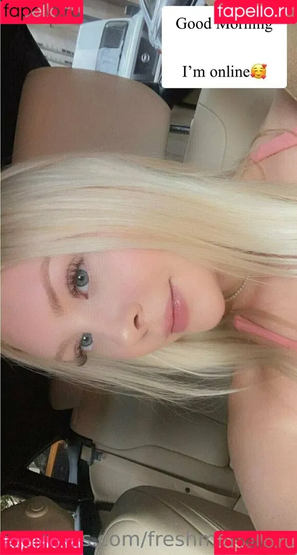 freshmanblondie18 Onlyfans Photo Gallery 