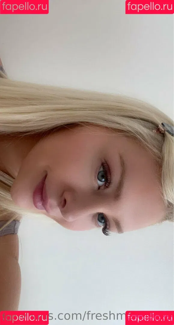 freshmanblondie18 Onlyfans Photo Gallery 