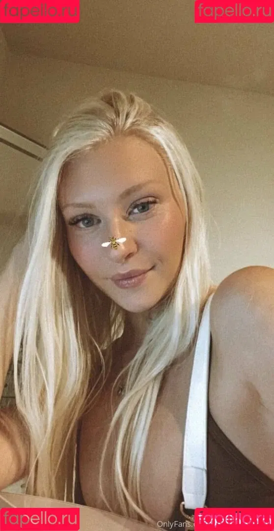 freshmanblondie18 Onlyfans Photo Gallery 