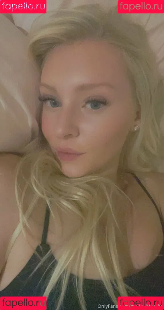 freshmanblondie18 Onlyfans Photo Gallery 