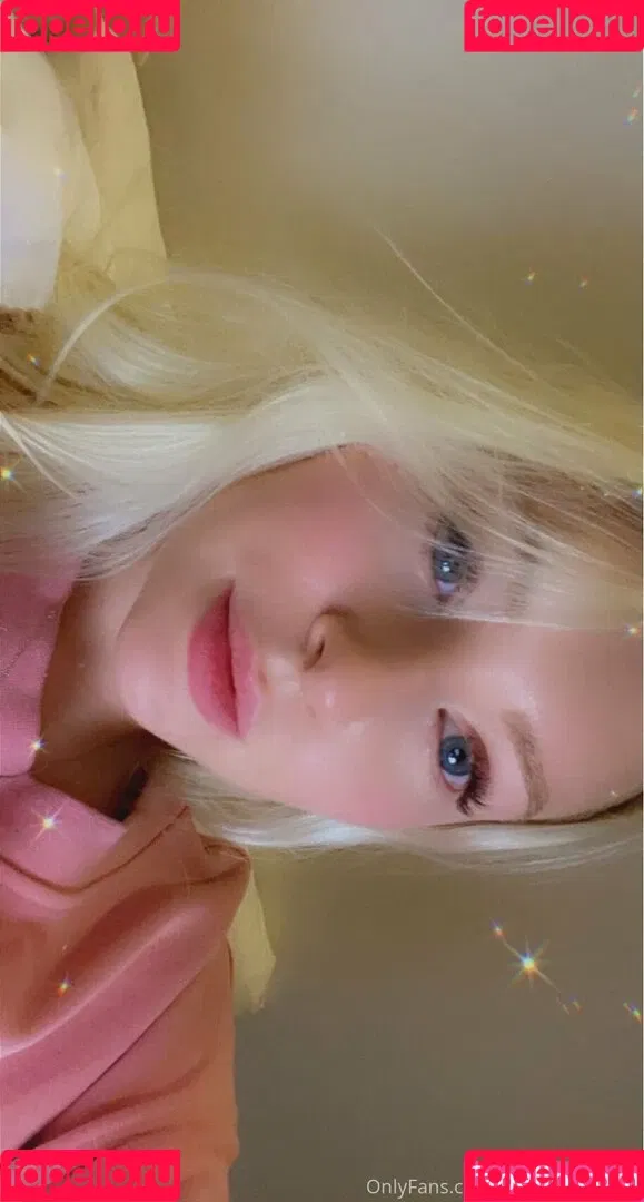 freshmanblondie18 Onlyfans Photo Gallery 