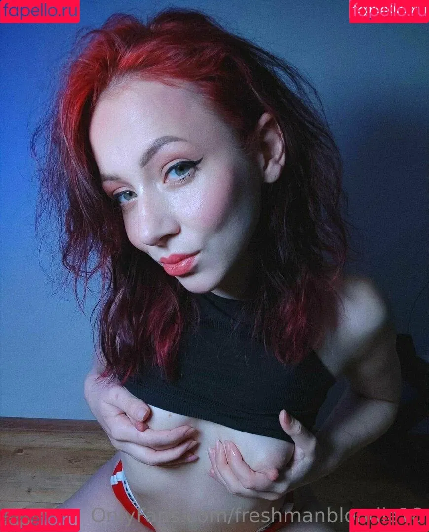 freshmanblondie18 Onlyfans Photo Gallery 