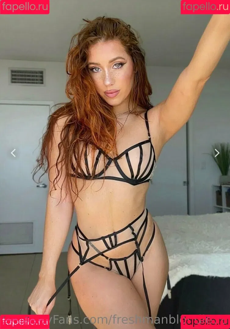 freshmanblondie18 Onlyfans Photo Gallery 