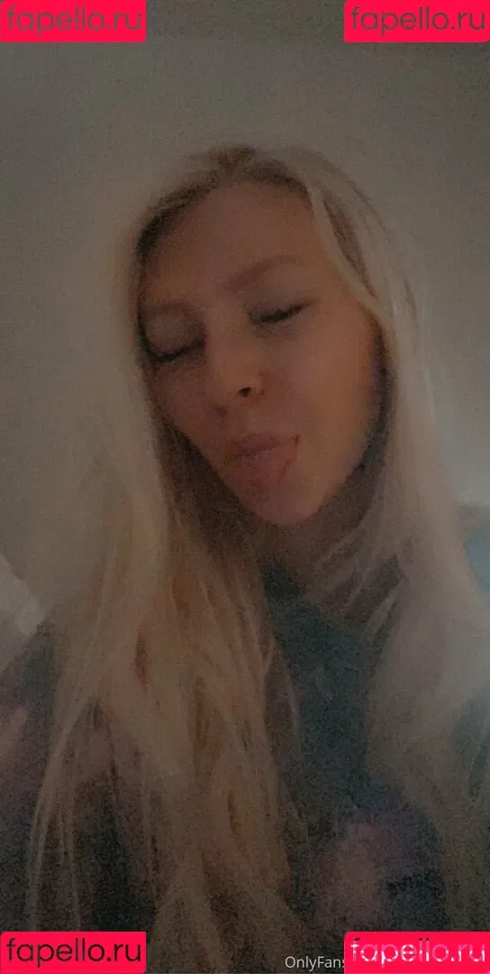 freshmanblondie18 Onlyfans Photo Gallery 