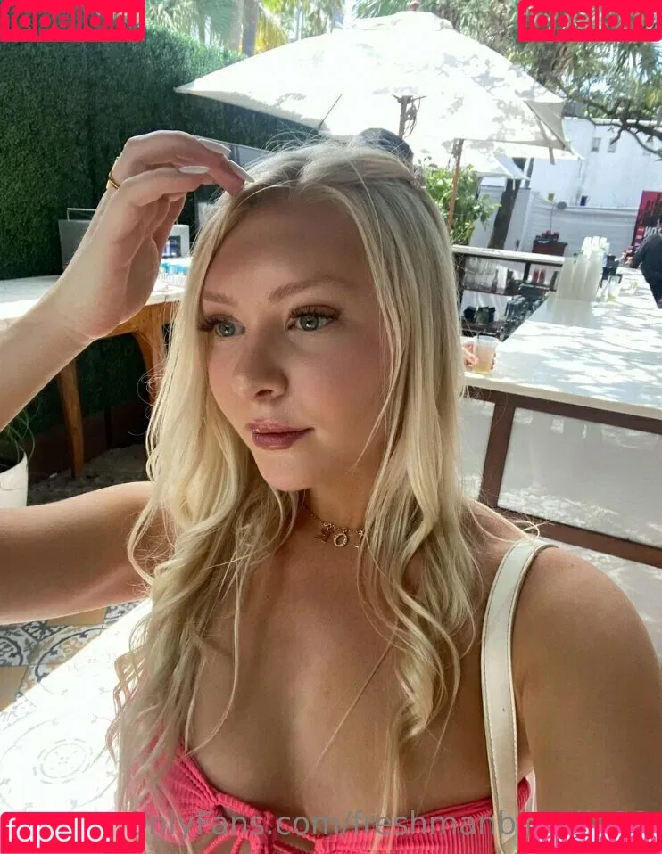 freshmanblondie18 Onlyfans Photo Gallery 