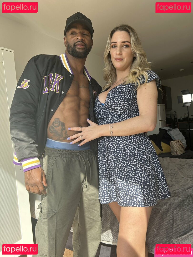 Pineapple Wife Nude Onlyfans Photo 41