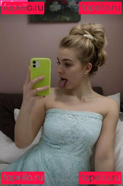 emmycrysssssss Nude Onlyfans Photo 32