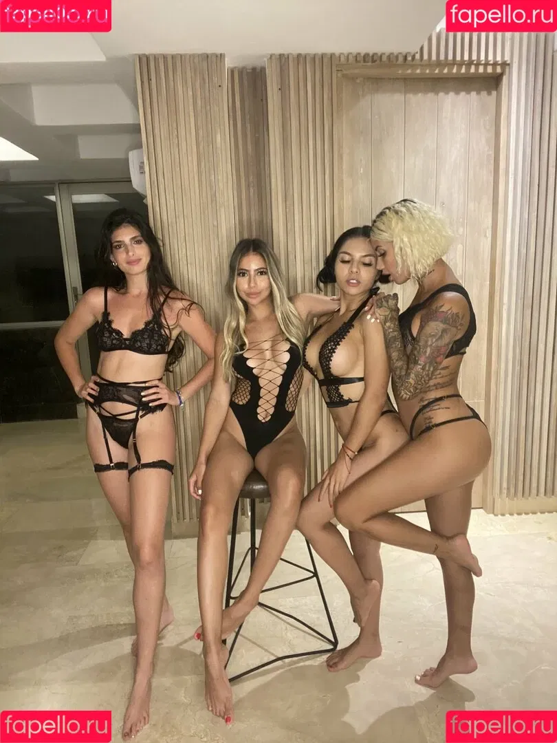 Hollyshit_ Onlyfans Photo Gallery 