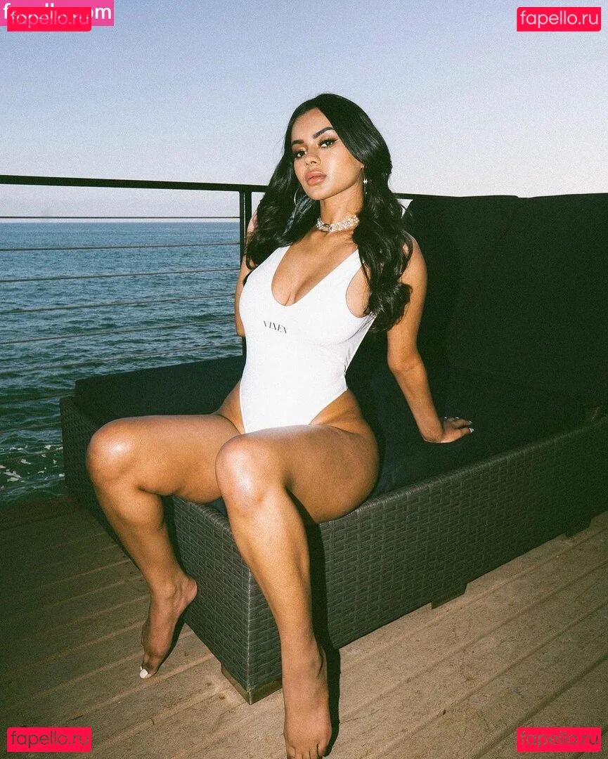 Numi Zarah Onlyfans Photo Gallery 