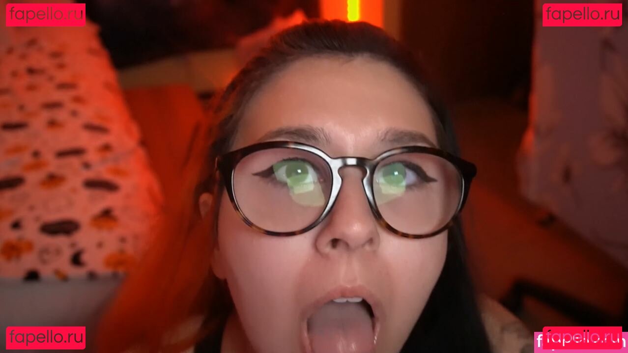 Emilyuwo Nude Onlyfans Photo 18