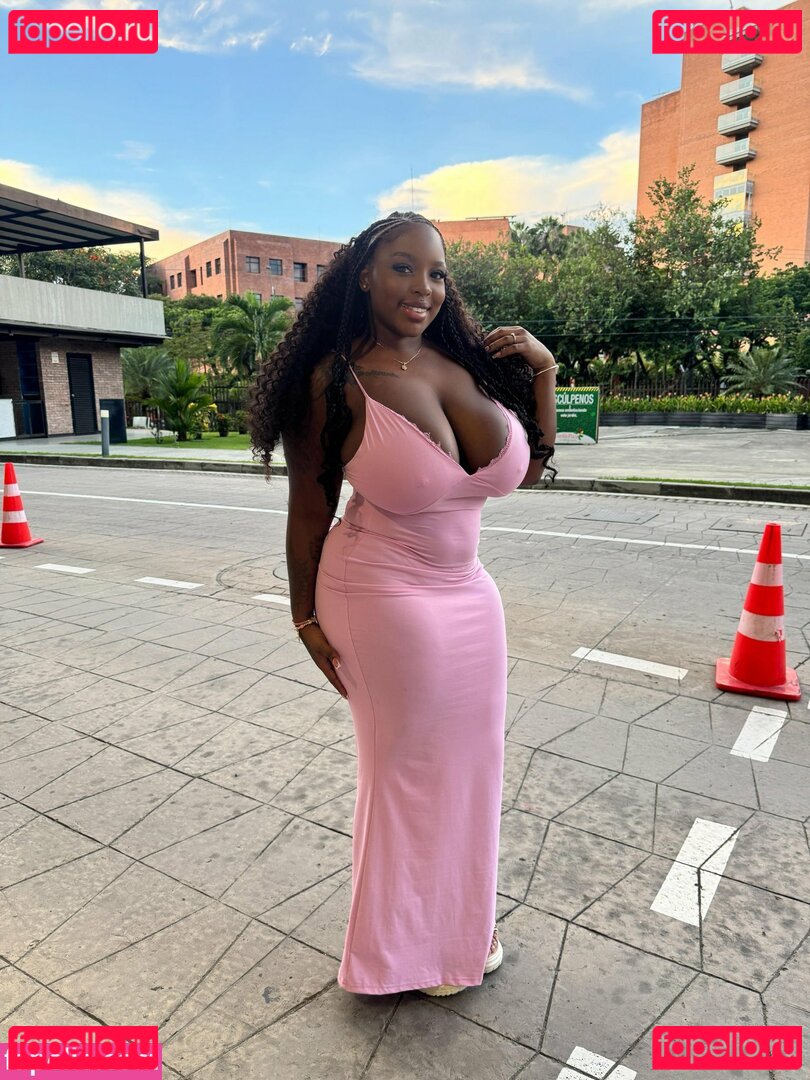 Liz Melons Nude Onlyfans Photo 9