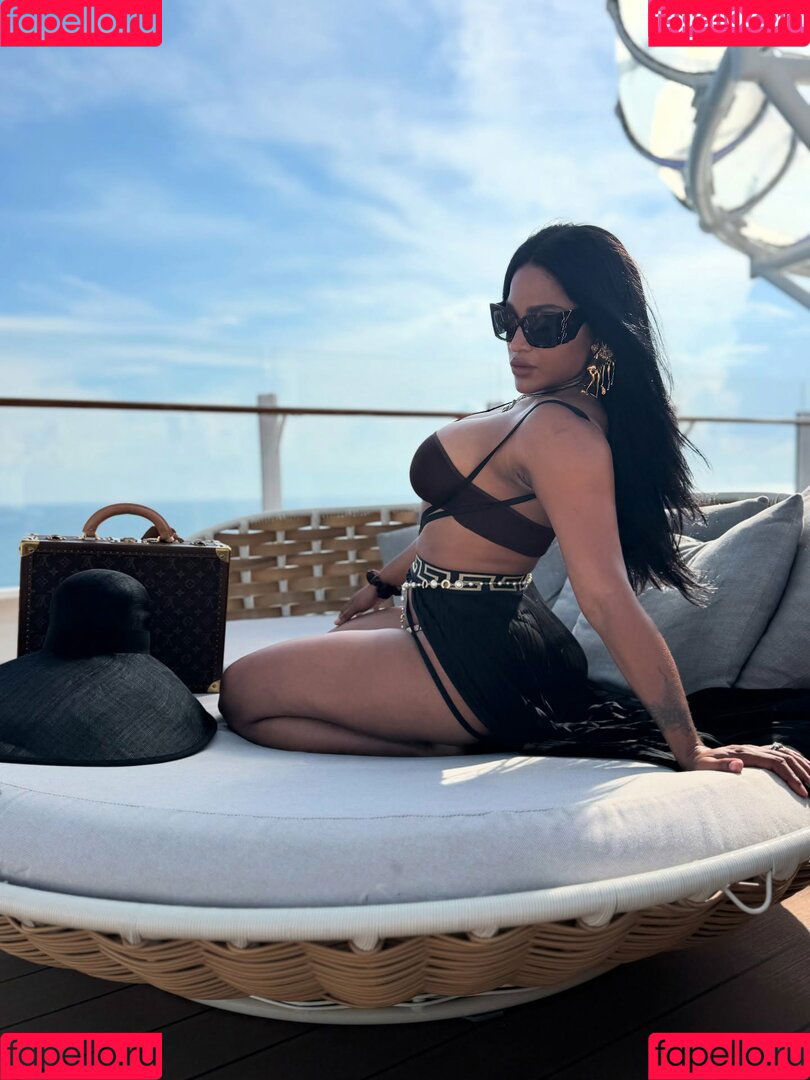 qewdi Onlyfans Photo Gallery 